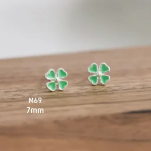 สแตนเลสแท้ ต่างหูก้านเงินใบโคลเวอร์นำโชคสีเขียวพาสเทล (M69)
